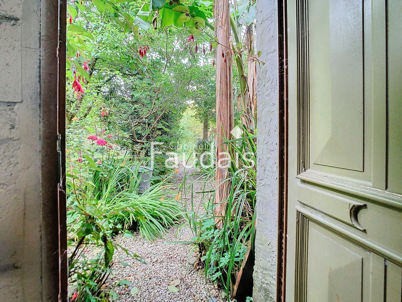 Maison - 250 m² - 8 pièces