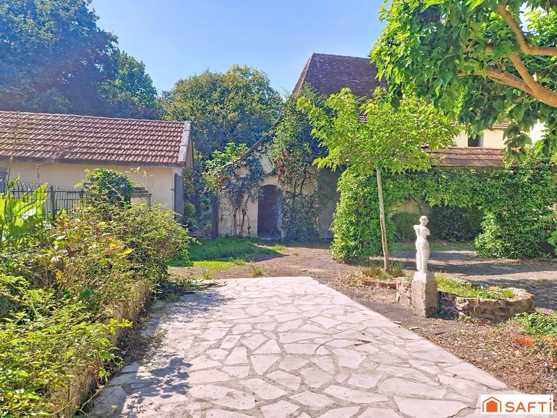 Maison - 213 m² - 6 pièces