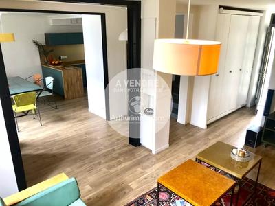 Maison - 200 m² - 8 pièces