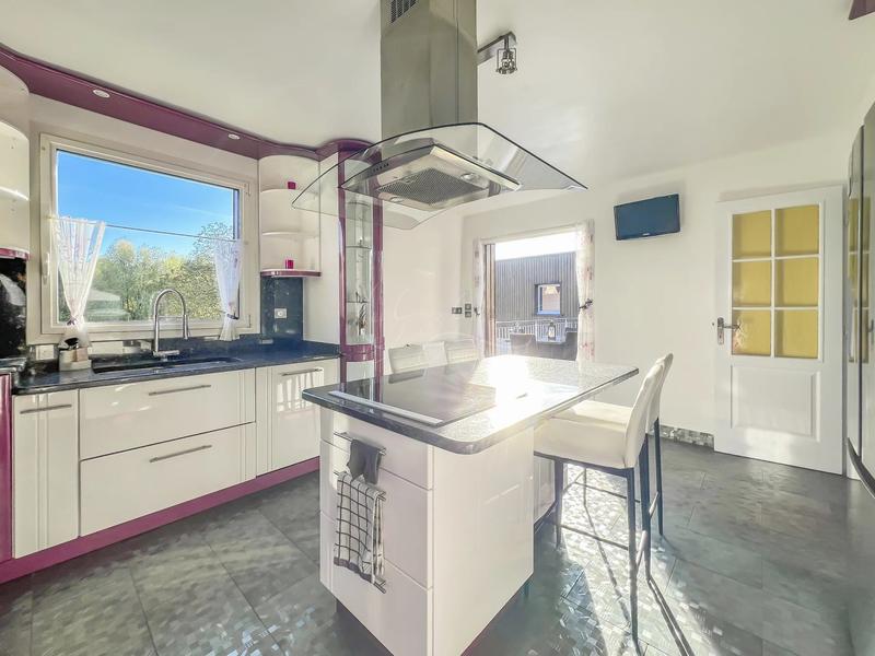 Maison traditionnelle - 363 m² - 10 pièces