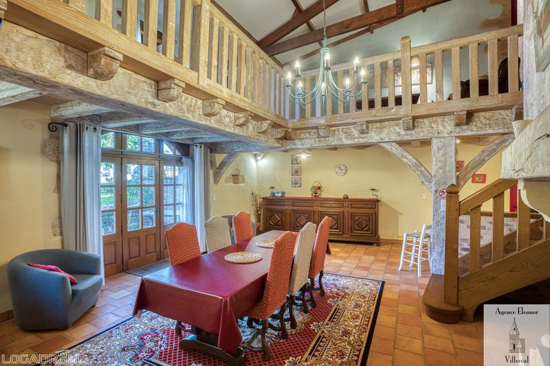 Maison traditionnelle - 318 m² - 12 pièces