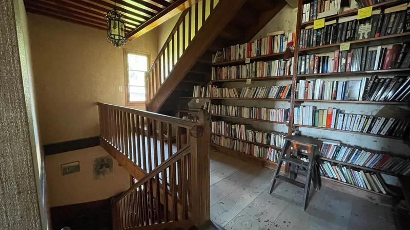 Demeure - 251 m² - 13 pièces