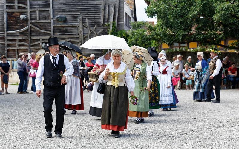 Une noce haute en couleurs