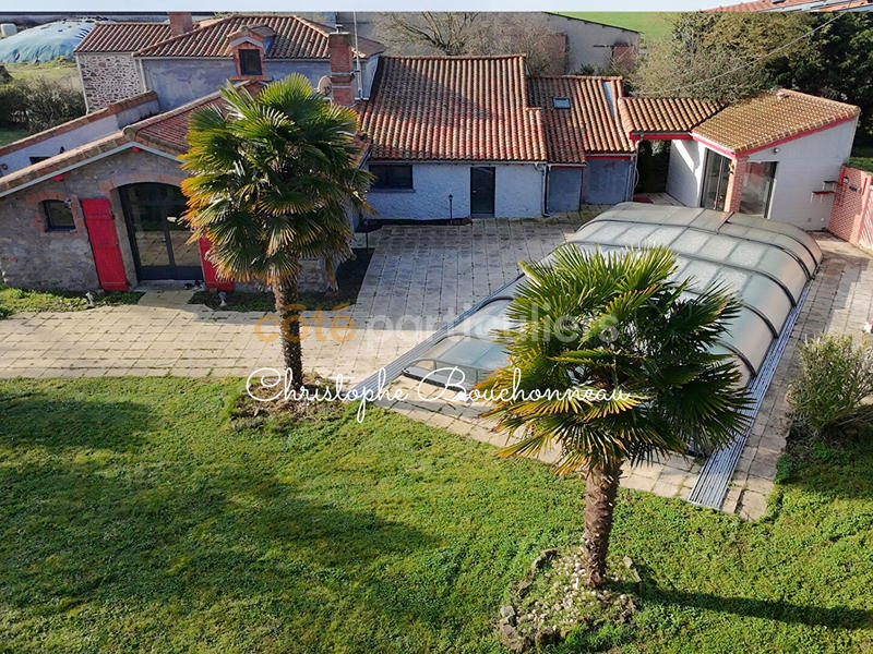 Maison - 202 m² - 6 pièces