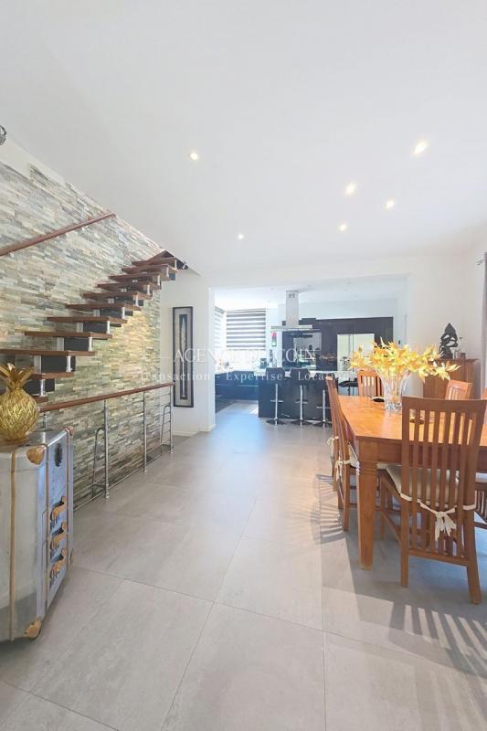 Villa - 300 m² - 7 pièces