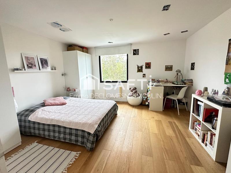 Maison - 400 m² - 12 pièces