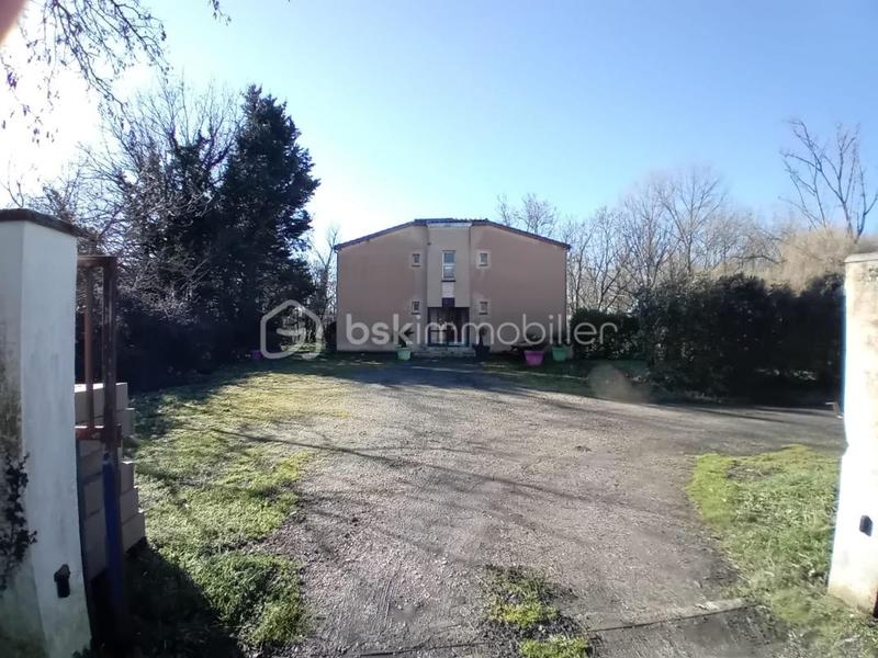 Maison - 260 m² - 12 pièces