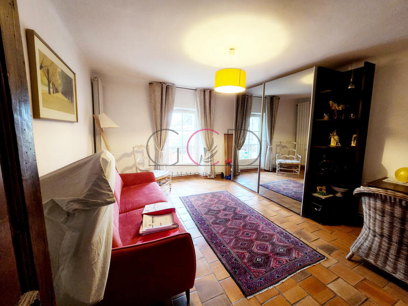 Villa - 270 m² - 6 pièces