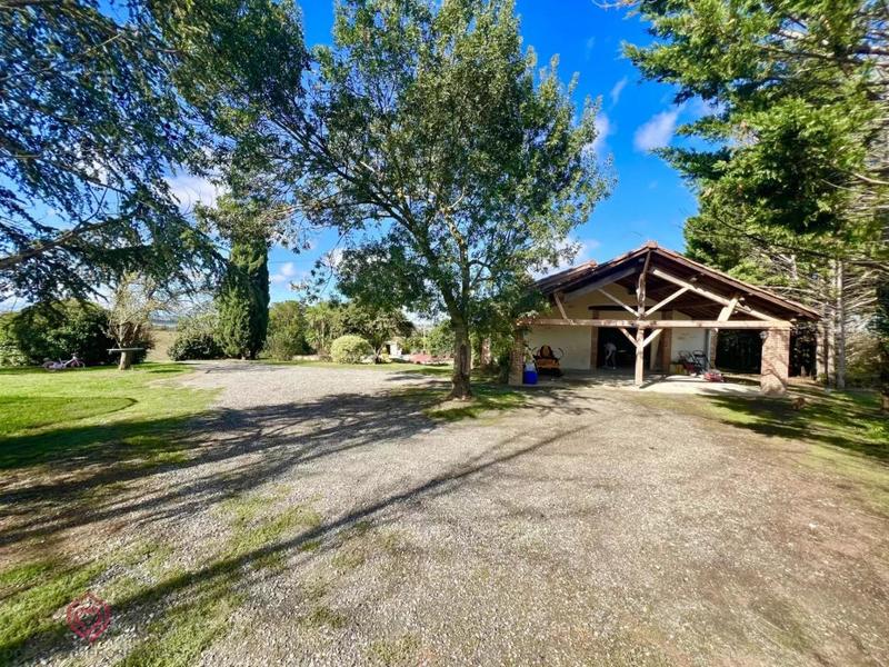 Propriété - 202 m² - 5 pièces