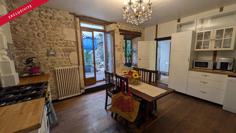 Maison - 230 m² - 8 pièces