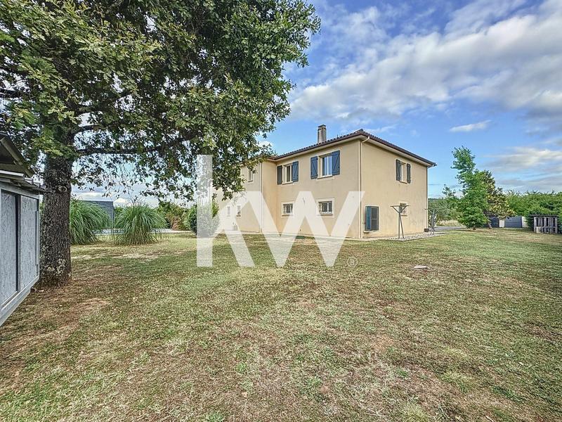 Maison - 220 m² - 8 pièces