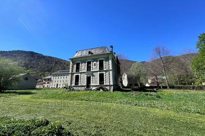 Maison - 238 m² - 9 pièces