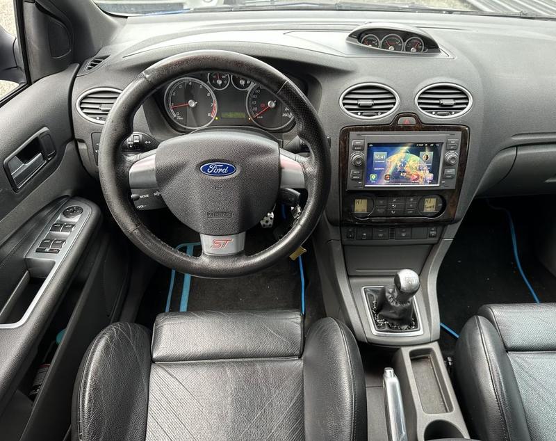 Ford Focus II Hatchback St 2.5 I 225cv