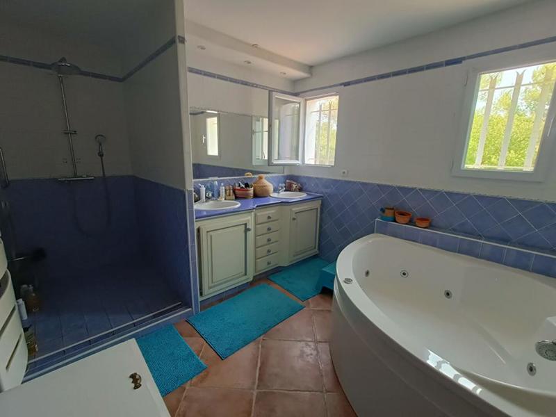 Maison - 205 m² - 6 pièces