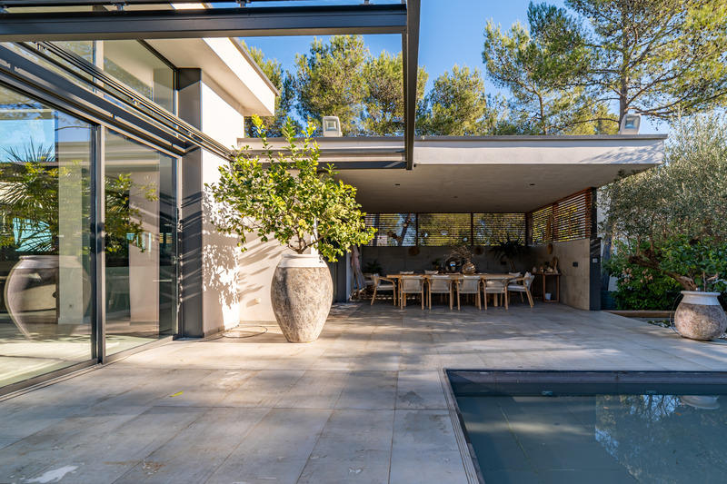 Maison - 365 m² - 8 pièces