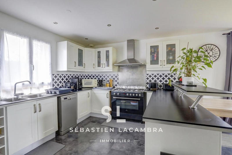 Maison - 98 m² - 4 pièces