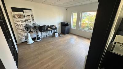 Local commercial - 84 m² - 4 pièces