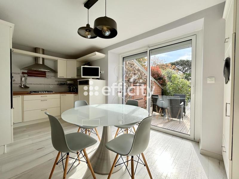 Maison - 167 m² - 7 pièces