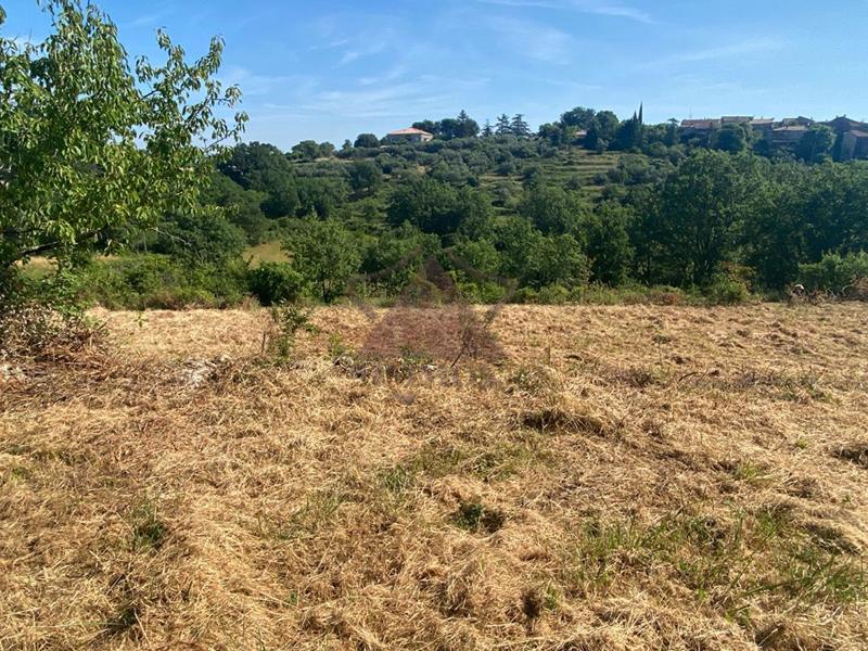 Terrain constructible - 1 822 m²