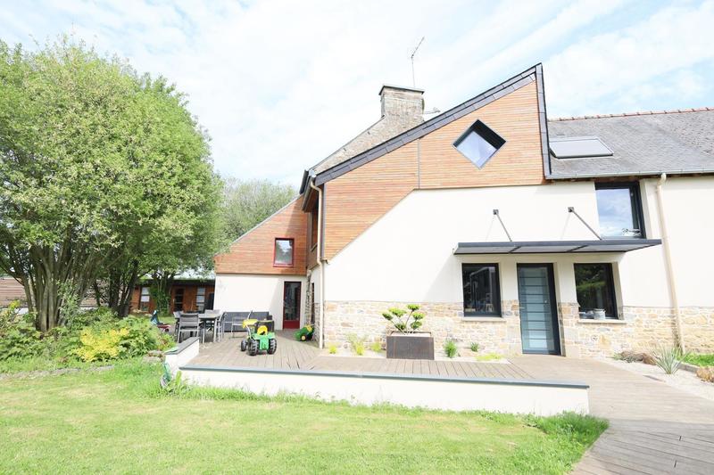 Maison - 247 m² - 9 pièces