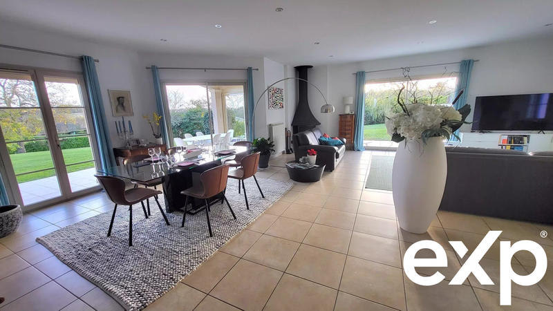 Maison - 204 m² - 5 pièces