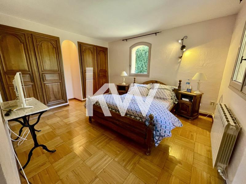 Maison - 222 m² - 6 pièces