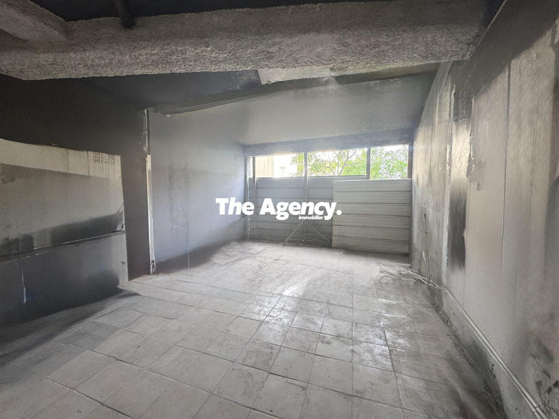 Local commercial - 296 m²