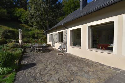 Maison - 241 m² - 9 pièces