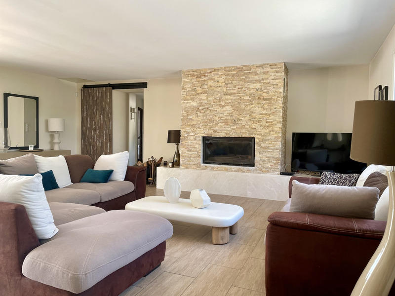 Maison - 203 m² - 5 pièces