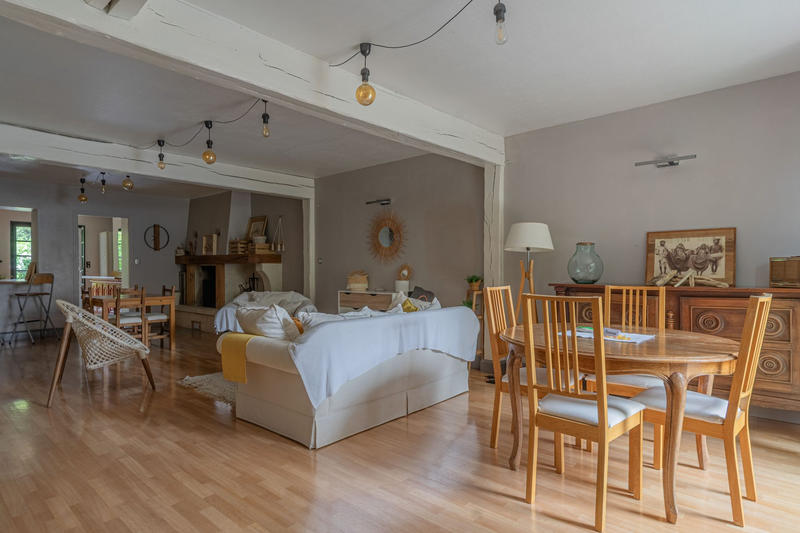 Maison traditionnelle - 236 m² - 8 pièces