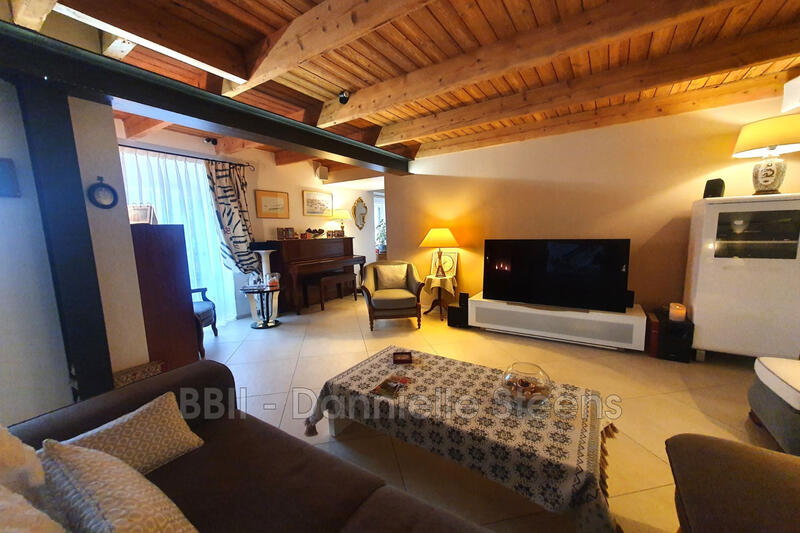 Maison - 200 m² - 2 pièces