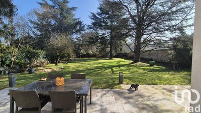 Maison - 250 m² - 8 pièces