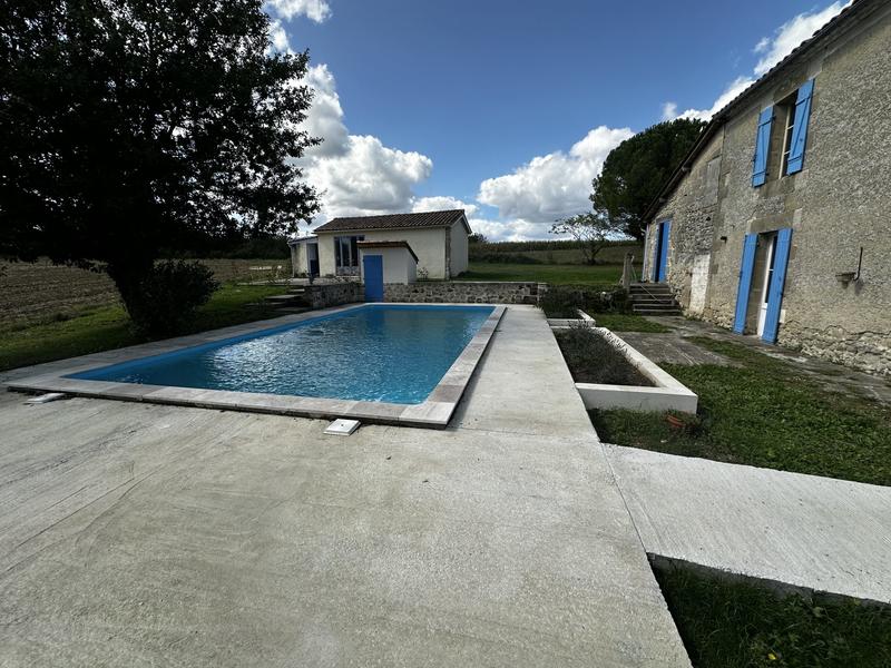 Maison traditionnelle - 243 m² - 8 pièces