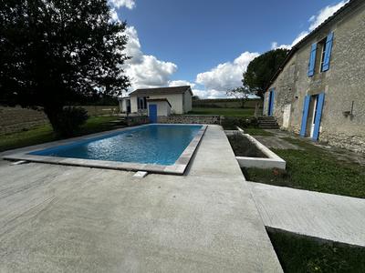 Maison traditionnelle - 243 m² - 8 pièces