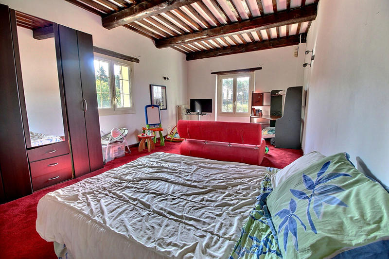 Maison - 270 m² - 12 pièces