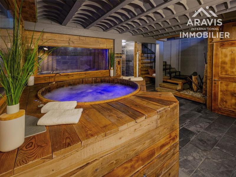 Châlet - 340 m² - 10 pièces