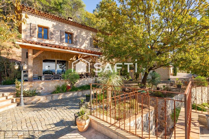 Maison - 232 m² - 8 pièces