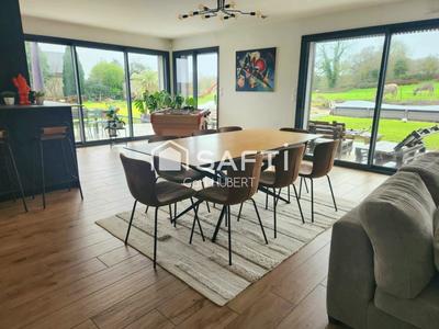 Maison - 300 m² - 8 pièces