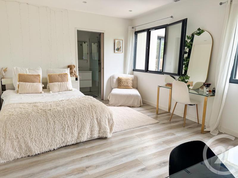 Maison - 304 m² - 7 pièces