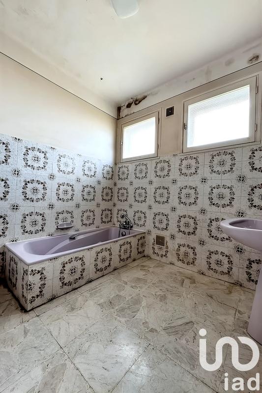 Maison - 210 m² - 9 pièces