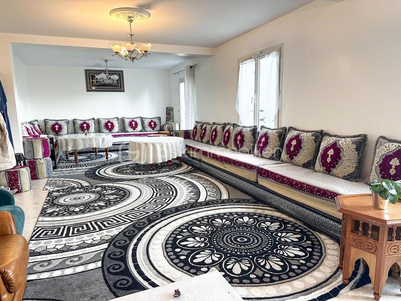 Maison traditionnelle - 183 m² - 8 pièces