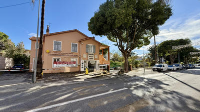Fonds de commerce - Local commercial - 240 m²