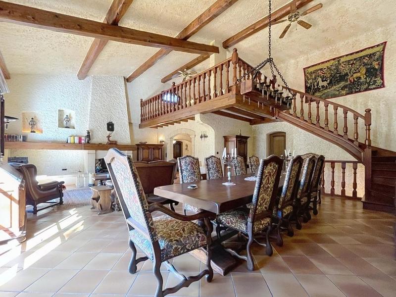 Maison - 362 m² - 5 pièces