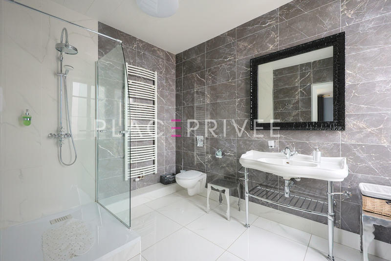 Maison - 435 m² - 16 pièces