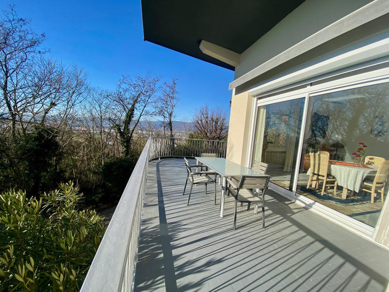 Maison - 238 m² - 9 pièces