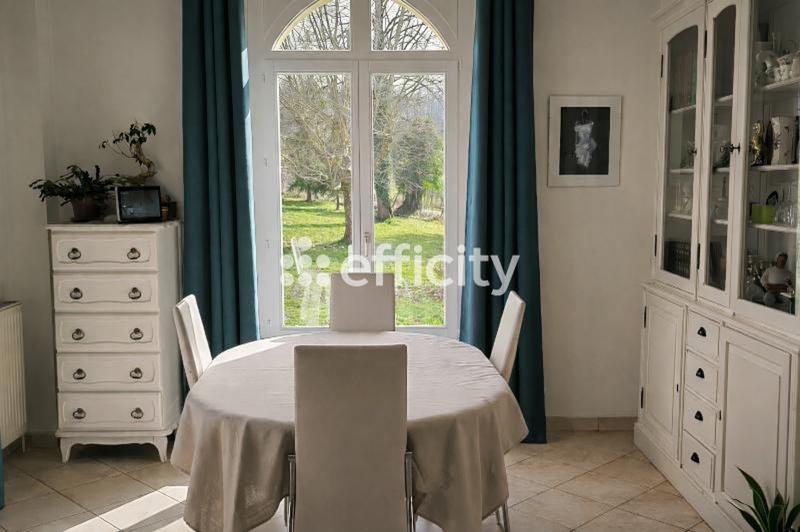 Maison - 254 m² - 9 pièces