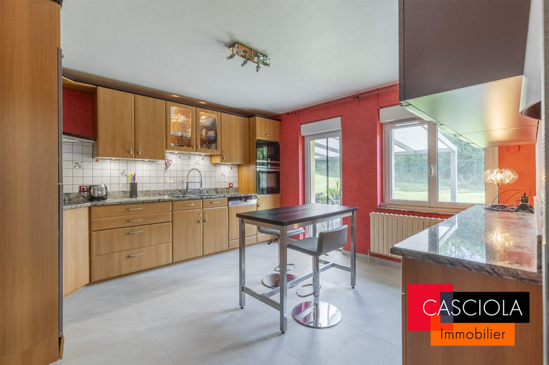 Maison - 216 m² - 7 pièces