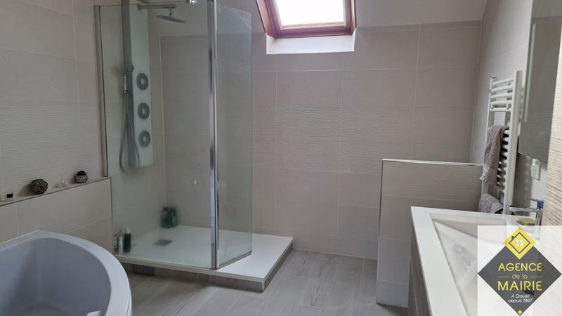 Maison - 165 m² - 8 pièces