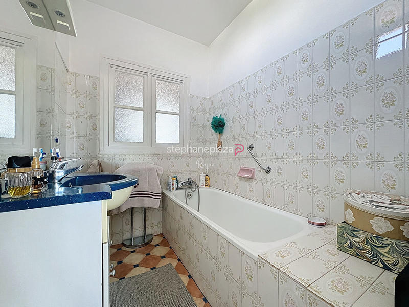 Maison - 180 m² - 8 pièces