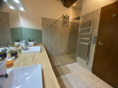 Maison - 275 m² - 15 pièces